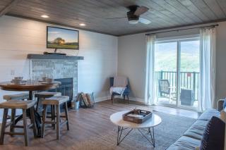 Modern Mountain Escape - Gatlinburg - 0