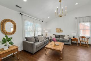 Comfortable home in Raleigh w big fenced backyard - Raleigh - 8