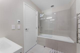 Modern 4BRs Townhouse in Frankton, Walk to Shops & Cafes, 5mins to Airport - Queenstown - 6
