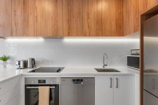 Modern 4BRs Townhouse in Frankton, Walk to Shops & Cafes, 5mins to Airport - Queenstown - 4