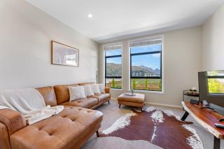 Modern 4BRs Townhouse in Frankton, Walk to Shops & Cafes, 5mins to Airport - Queenstown - 0