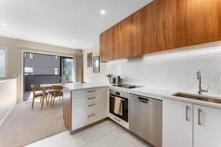 Modern 4BRs Townhouse in Frankton, Walk to Shops & Cafes, 5mins to Airport - Queenstown - 3