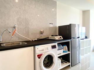 Simply Look Studio at Grand Kamala Lagoon Apartment By Travelio - 3