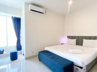 Simply Look Studio at Grand Kamala Lagoon Apartment By Travelio - 8