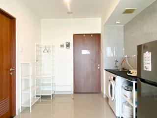 Simply Look Studio at Grand Kamala Lagoon Apartment By Travelio - 4