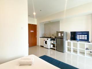 Simply Look Studio at Grand Kamala Lagoon Apartment By Travelio - 5