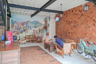 RedDoorz at Andongkoe 64 Salatiga - 1