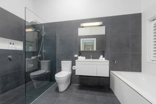Laze @ Lighthouse - family home with heated pool - Port Macquarie - 5