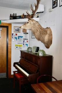 Lachlan Hotel - - 3