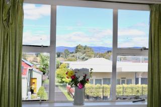 Lachlan Hotel - - 5