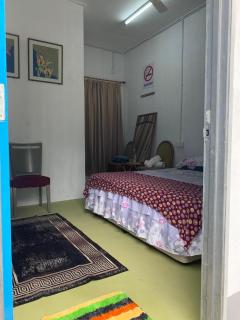 One Mek Bilik Queen - Kampong Jelutong - 9