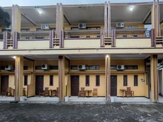 RedDoorz at Ratu Homestay Syariah Near Lippo Mall Banyuwangi - 2