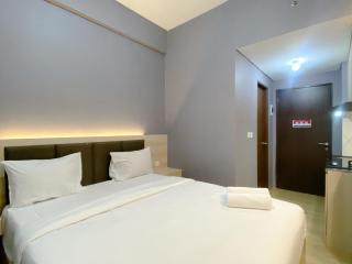Serene and Tidy Studio Apartment Transpark Juanda Bekasi Timur By Travelio - 8