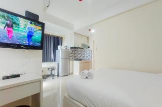 Good Choice and Comfy Studio Apartment B Residence By Travelio - 7