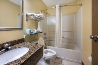 Econo Lodge Spotsylvania Town Center - 1