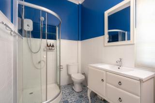 Spacious Homey Pool Villa with Private Parking, Fenced Yard, BBQ, 5min to Beach, Pet-Friendly - 1