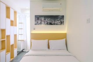 Comfort 2BR at Cinere Bellevue Suites Apartment By Travelio - 9