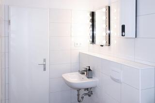 Gemütliche 2-Zimmer Wohnung, zentrale Lage, Smart TV - - 4