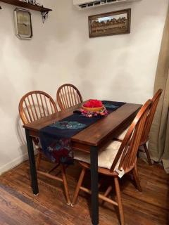 Cozy Vintage Casita - San Antonio - 7