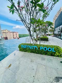 Urban Suite 3BR 2CP nearby Georgetown USM Penang - 0