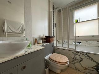 Stylish 2BD Flat in Hammersmith w Private Balcony - Londra - 7
