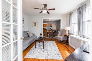 Bryn Mawr GemBalconyDedicated Parking50TV - 2