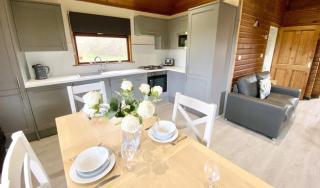 Oak 9 Hot Tub - Garton - 3