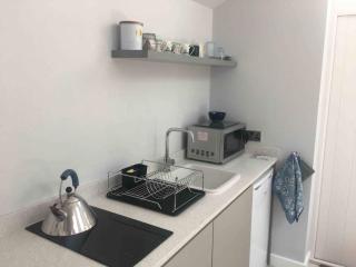 Modern Luxury Compact Cabin on the Jurassic Coast - 4