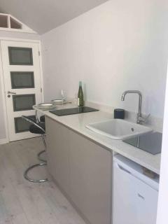 Modern Luxury Compact Cabin on the Jurassic Coast - 3