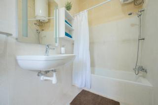 Ellie Boo Farmhouse with Pool and Hot Tub and Games Room - 8