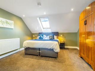 Stunning Barn with Hot Tub on a Secluded Farm - Eckington - 3