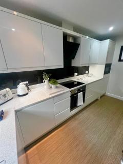 Majestic, modern & spacious harbour-view apartment with parking - Whitby - 7