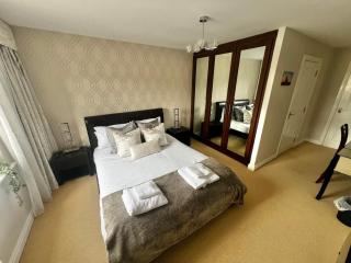 Majestic, modern & spacious harbour-view apartment with parking - Whitby - 6