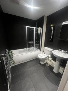 Majestic, modern & spacious harbour-view apartment with parking - Whitby - 6
