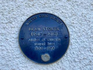 Dracula seafront, dog-friendly apartment with on-street parking - Whitby - 0