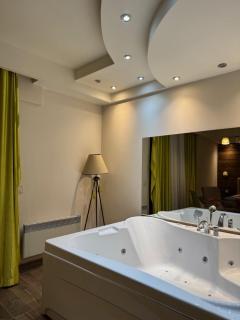 Jacuzzi In Bedroom Elegance Apartments - Zlatibor - 9