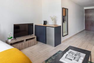 Silkhaus newly furnished modern DIFC studio with balcony - Dubai - 8