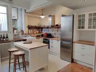 Stylish 1BR Apt with Retro Kitchen View Balcony - Atene - 8