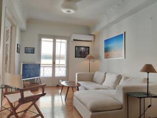 Stylish 1BR Apt with Retro Kitchen View Balcony - Atene - 1