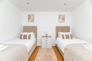 Leeds Beautiful Home - Parking - Yorksha Property - Leeds - 0
