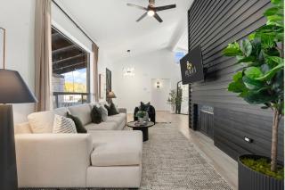 Entertainers Retreat Pickleball Bocce Pool Spa Putt Grn - 3