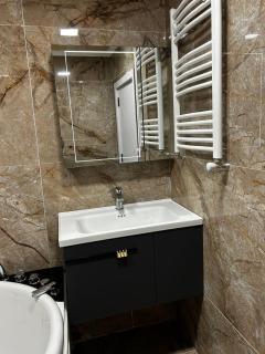 Luxe Studio with Jacuzzi - 9