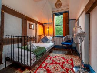 Pass the Keys Stay in the Original Home of the Gingerbread Man! - Market Drayton - 8