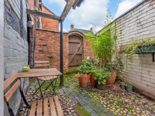Pass the Keys Stay in the Original Home of the Gingerbread Man! - Market Drayton - 7