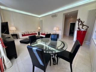 proche au Palais - Cannes - 8