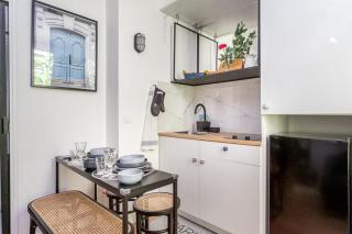 C Cozy Batignolles Apt, Metro Right at Your Doorstep - 1