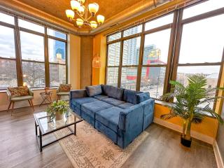 McCormick Place Stylish corner unit with Optional parking, gym access that sleeps up to 6 - Chicago - 0
