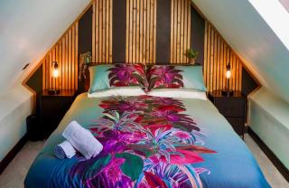 The Snug King Bed - Portsmouth - 0