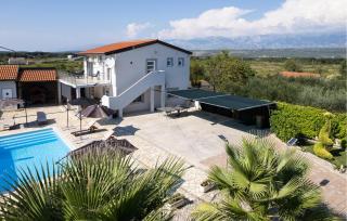 Four-Bedroom Holiday Home In Islam Latinski - 0