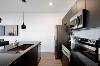 New Great Townhouse In The Hub - 3